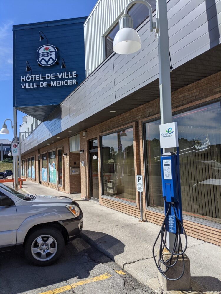 Des bornes de recharge du Circuit électrique sont installées à Mercier