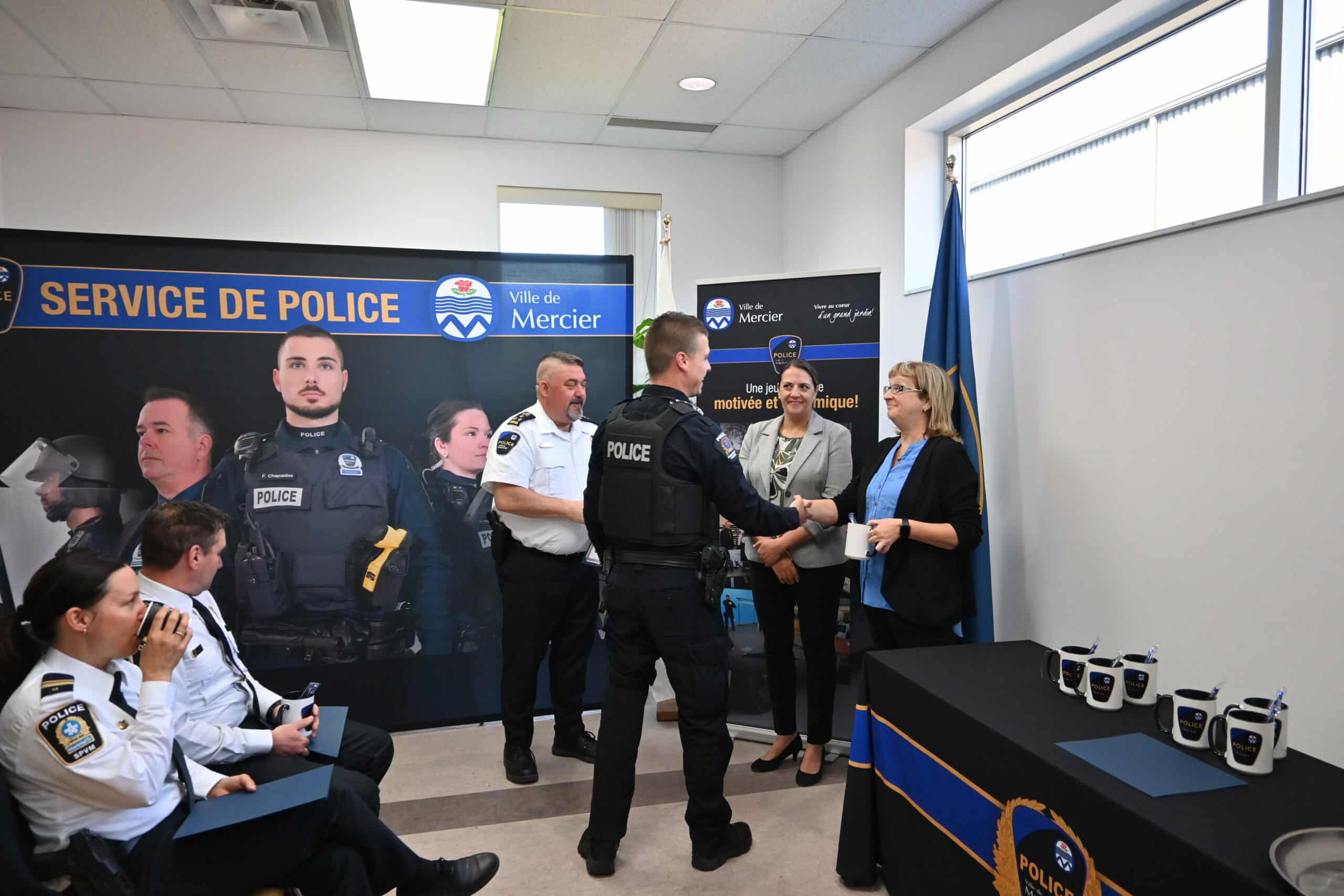 Hommage aux policiers résidents sur le territoire de Mercier