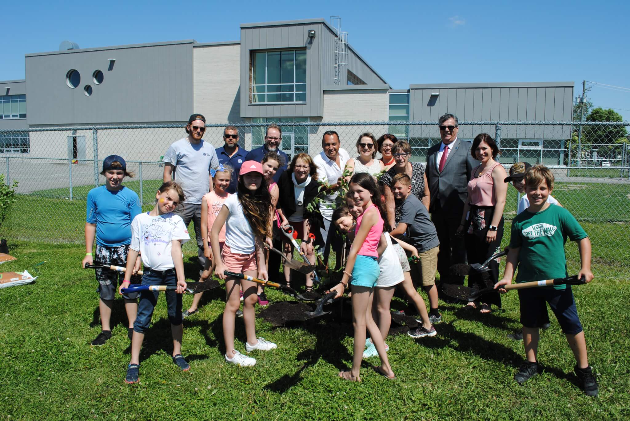 Plantation d’arbres au parc Raymond-Pitre et à l’école des Bons-Vents